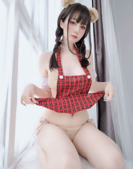 美女跪下吃男人的j8视频_超清视频大全